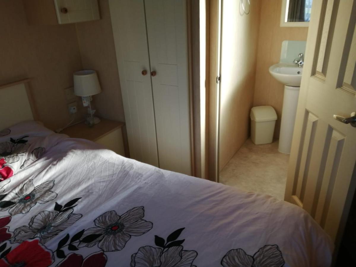 Lyntons 3 Bedroom Caravan Pets Stay Free Linen Included Heacham Exterior photo