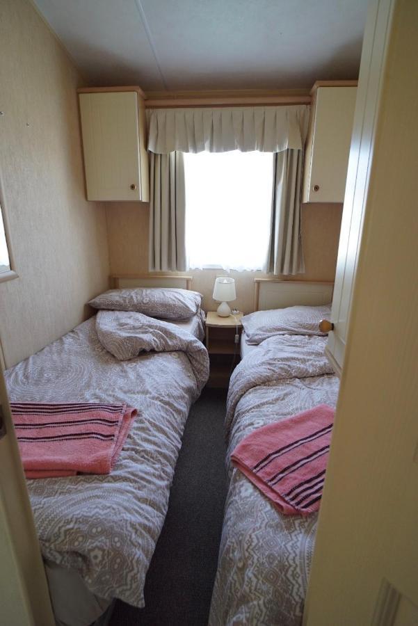 Lyntons 3 Bedroom Caravan Pets Stay Free Linen Included Heacham Exterior photo