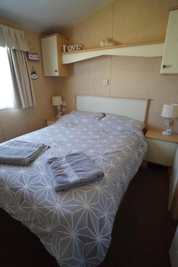Lyntons 3 Bedroom Caravan Pets Stay Free Linen Included Heacham Exterior photo