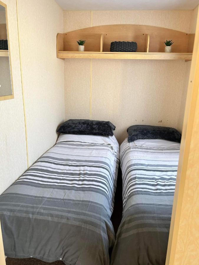 Lyntons 3 Bedroom Caravan Pets Stay Free Linen Included Heacham Exterior photo