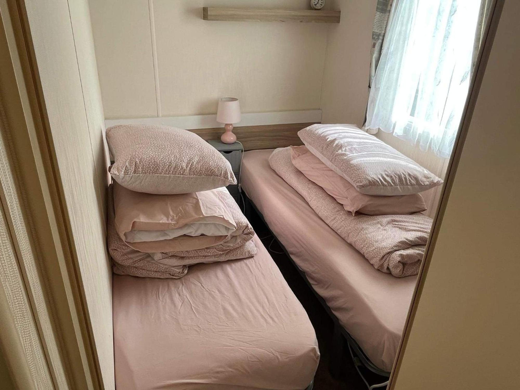 Lyntons 3 Bedroom Caravan Pets Stay Free Linen Included Heacham Exterior photo